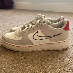 nike air forces women’s size 8.5/youth 7